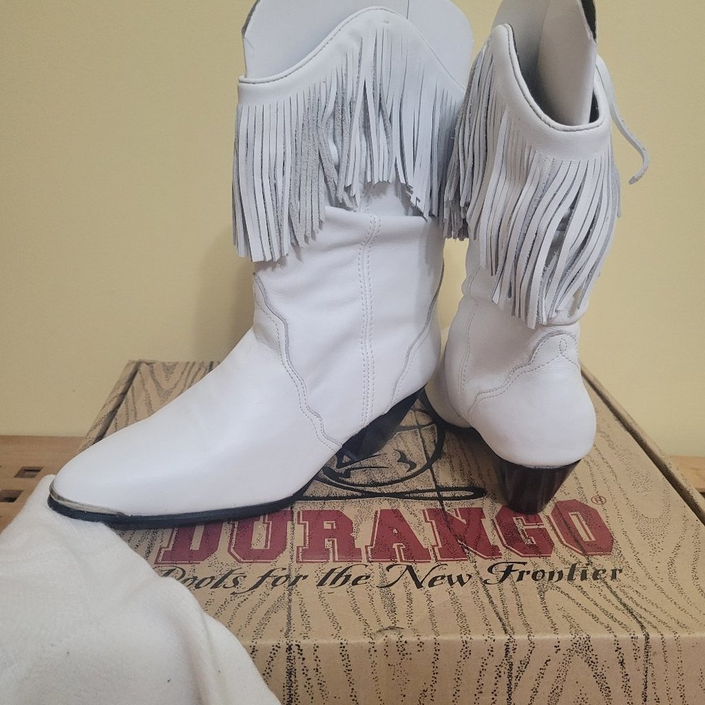 Dingo new women booties, white , fringed , leather, 10 M